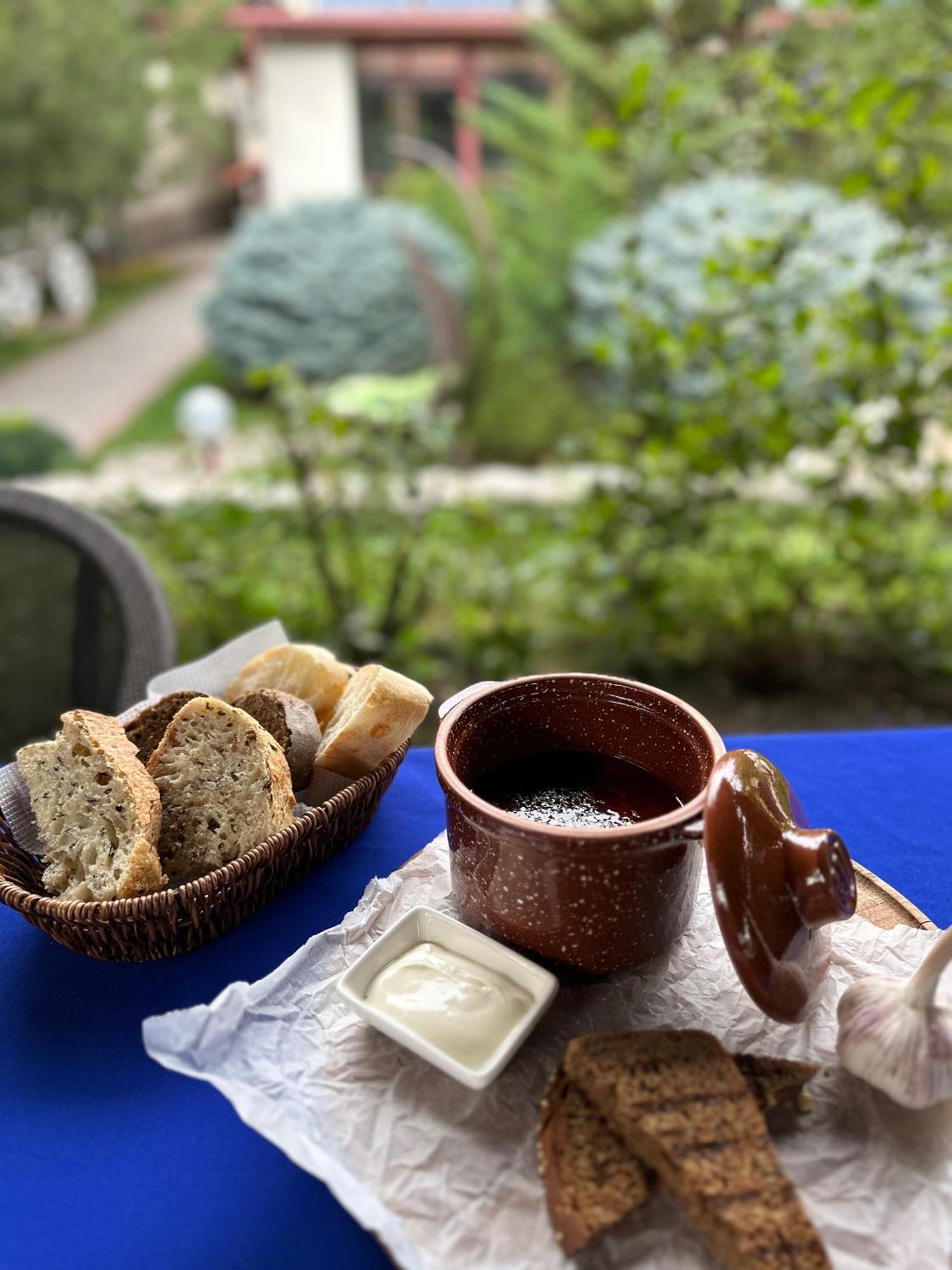 Tian-Shan Hotel Bishkek Exterior foto