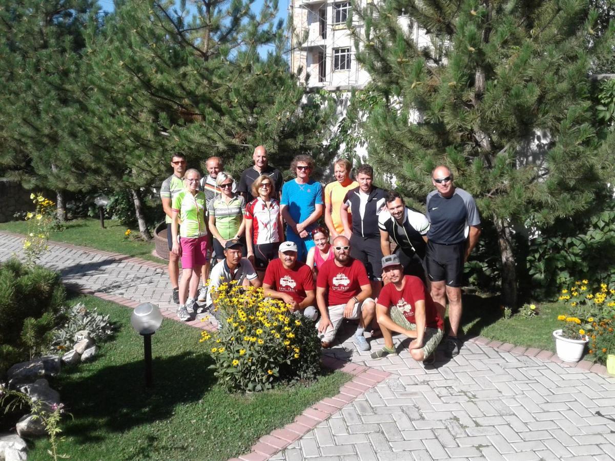 Tian-Shan Hotel Bishkek Exterior foto